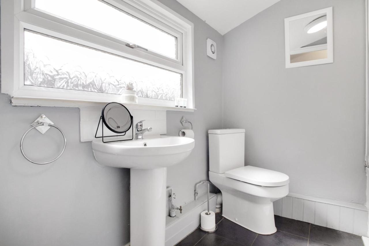 Elegantly 2-Bedroom In Ashington, Sleeps 3 애싱턴 외부 사진